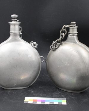 Zündkraut- oder Zinnflasche