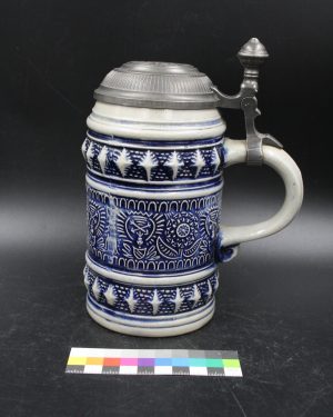 Steinzeugkrug Pfeile