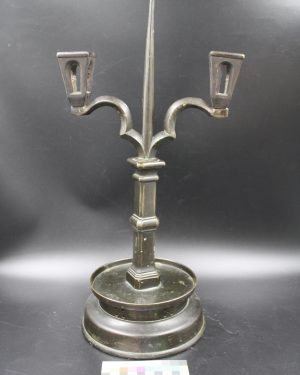 Zweiarmiger Leuchter