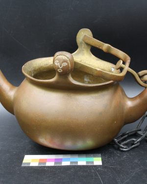 Lavabo mit Frauengesichtern