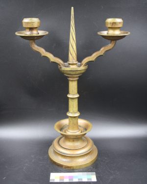 Zweiarmiger Leuchter