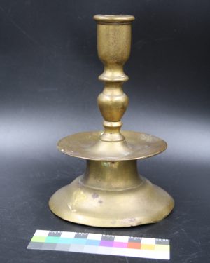 Glockenfußfußleuchter