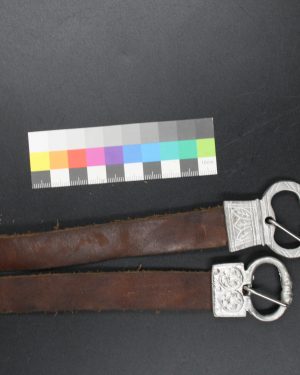 Einfacher Gürtel mit Zinnschnalle