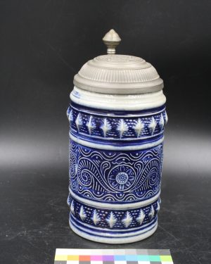 Steinzeugkrug Wellen